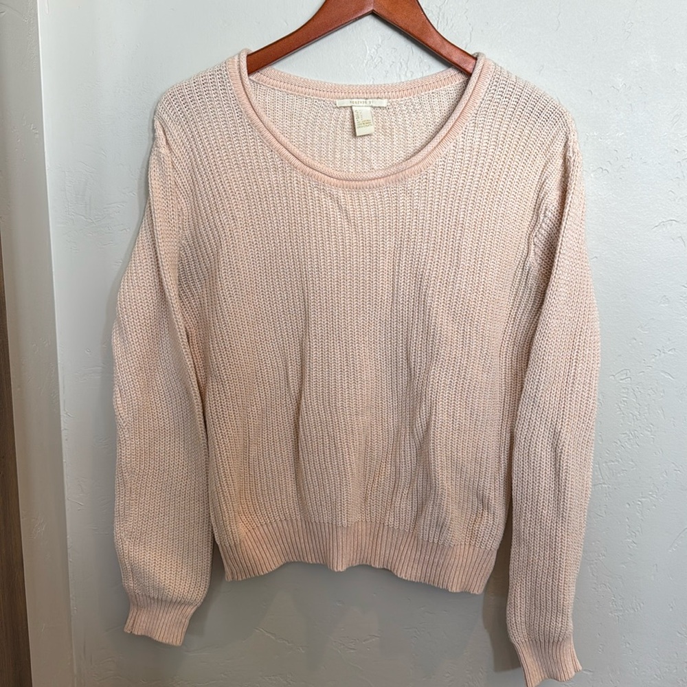 Forever 21 women’s knit sweater. Size small. Light pink color